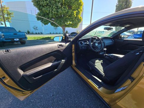 Used 2010 Ford Mustang GT image 15