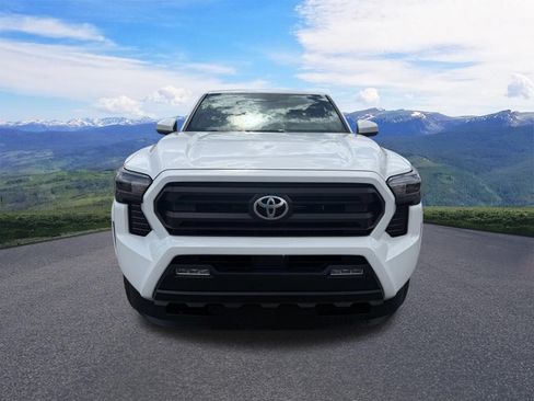 Used 2024 Toyota Tacoma SR5 AWD/4WD image 9