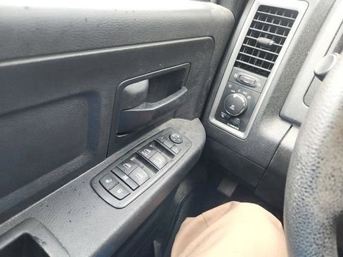 Used 2016 RAM 1500 Express RWD image 18