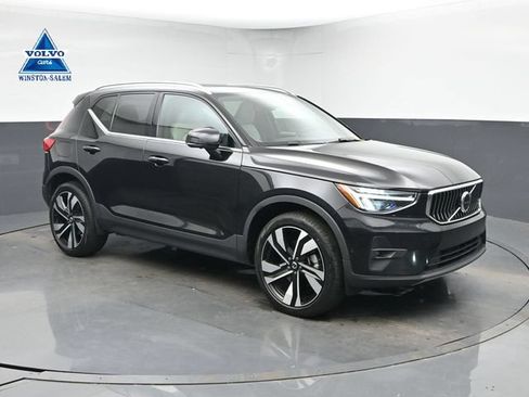 Used 2023 Volvo XC40 B5 Ultimate w/ Protection Package Premier AWD/4WD image 1