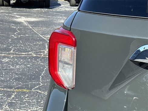 Certified 2021 Ford Explorer XLT w/ Equipment Group 202A image 9