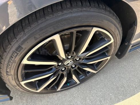 Used 2023 Honda Accord Touring image 2