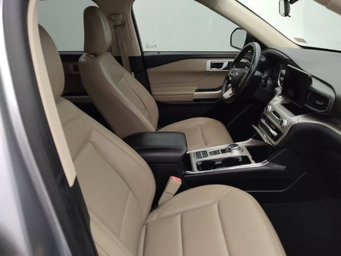 Used 2021 Ford Explorer XLT w/ Equipment Group 202A image 21