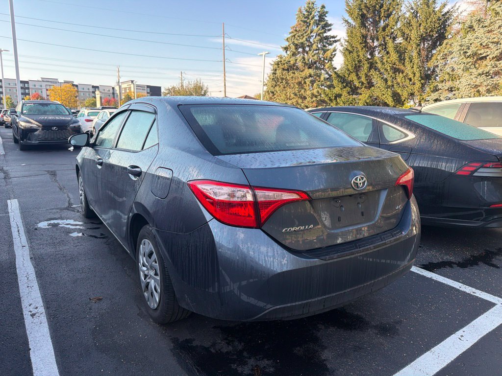 Used 2018 Toyota Corolla LE FWD image 2