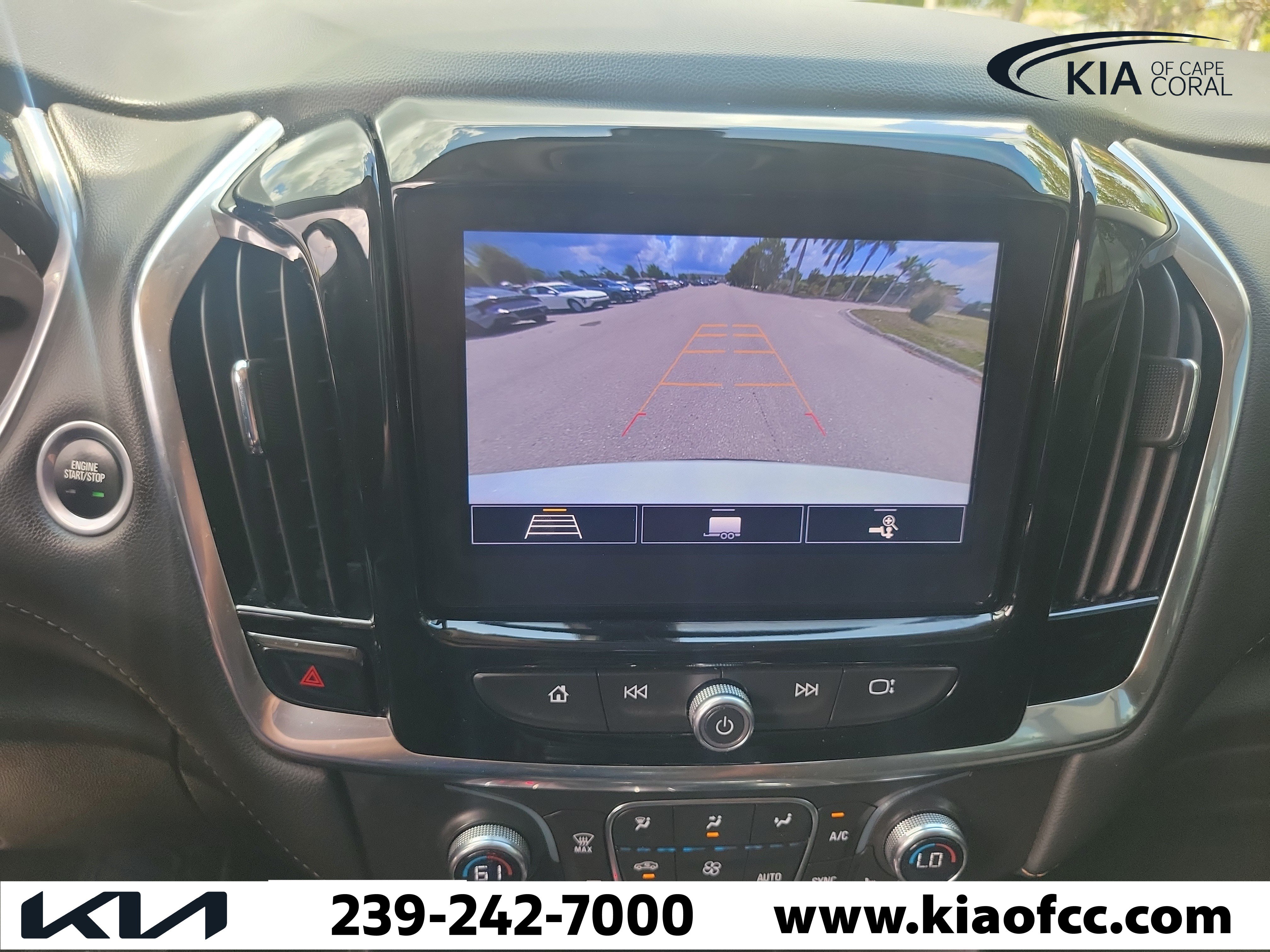 Used 2021 Chevrolet Traverse LT FWD image 29