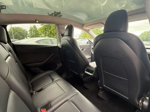 Used 2021 Tesla Model Y Long Range AWD/4WD image 11