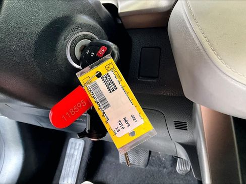 Used 2013 Toyota RAV4 LE FWD image 13