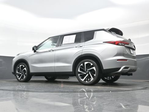 Used 2023 Mitsubishi Outlander SE image 30