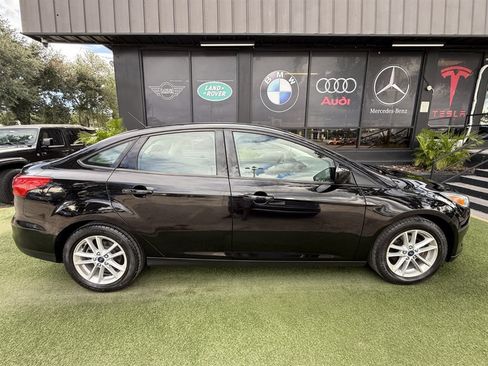 Used 2018 Ford Focus SE FWD image 8