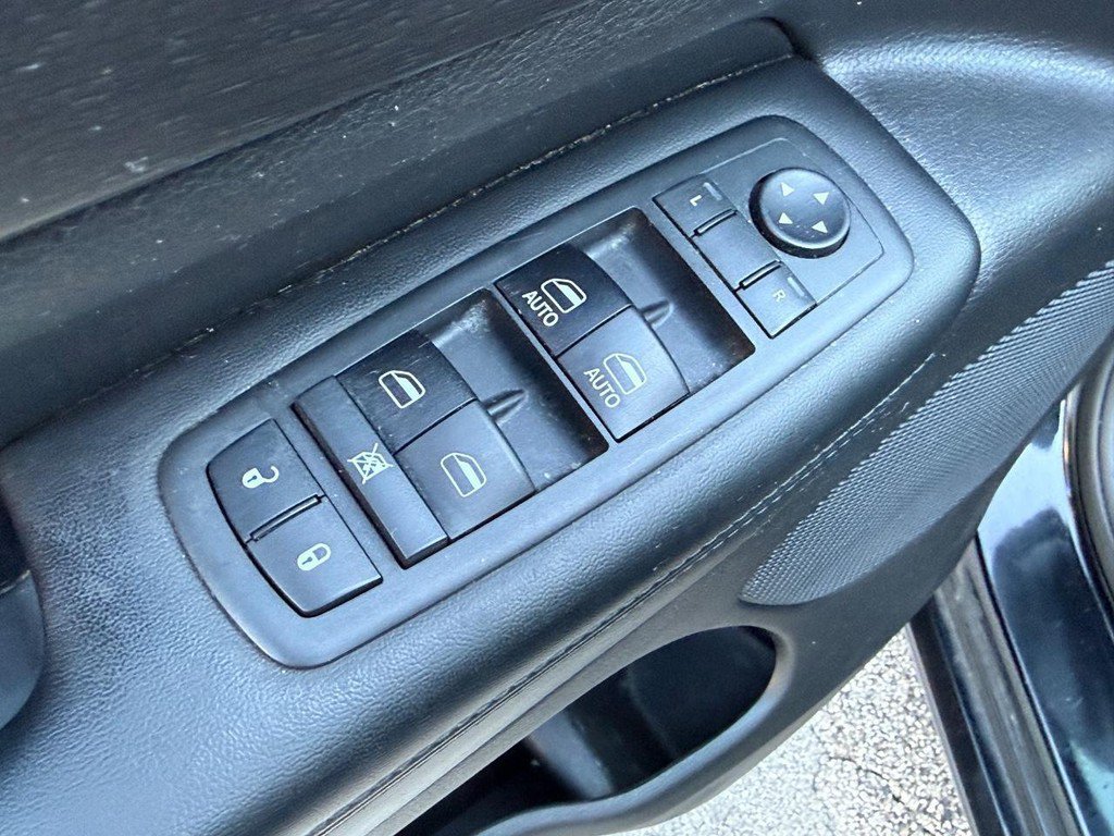 Used 2018 Jeep Grand Cherokee Altitude AWD/4WD image 14