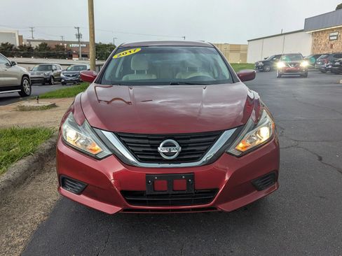 Used 2017 Nissan Altima 2.5 S w/ Power Driver Seat Package FWD image 2