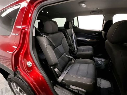 Used 2023 GMC Acadia SLE FWD image 24