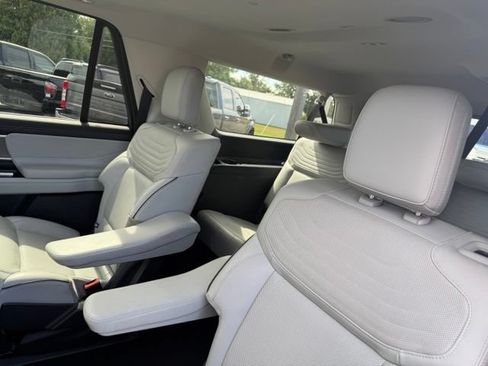 Used 2025 Ford Expedition Max Platinum w/ Platinum Ultimate Package AWD/4WD image 32
