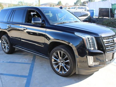 Used 2020 Cadillac Escalade Platinum w/ Escalade Sport Edition image 3