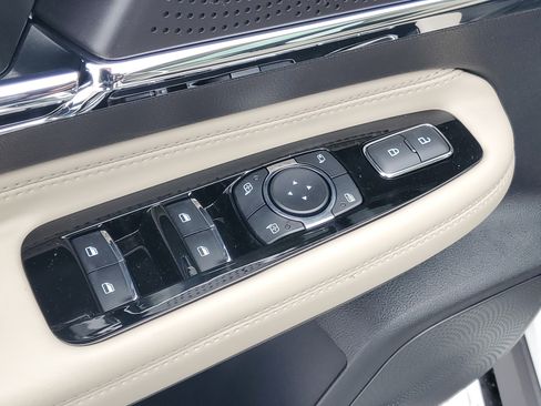 New 2026 Lincoln Corsair Premiere image 10