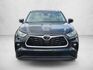 Used 2024 Toyota Highlander XLE FWD video 2