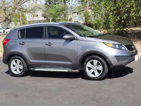 Used 2011 Kia Sportage LX w/ Convenience Pkg AWD/4WD image 2