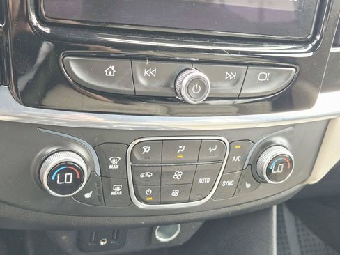 Used 2022 Chevrolet Traverse LT w/ LPO, Floor Liner Package FWD image 31