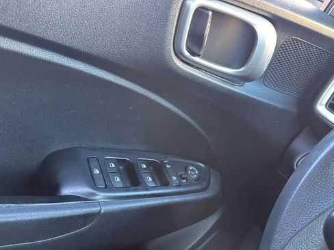 Used 2021 Hyundai Venue SE image 20