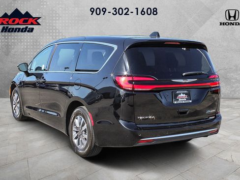 Used 2024 Chrysler Pacifica Limited FWD image 7