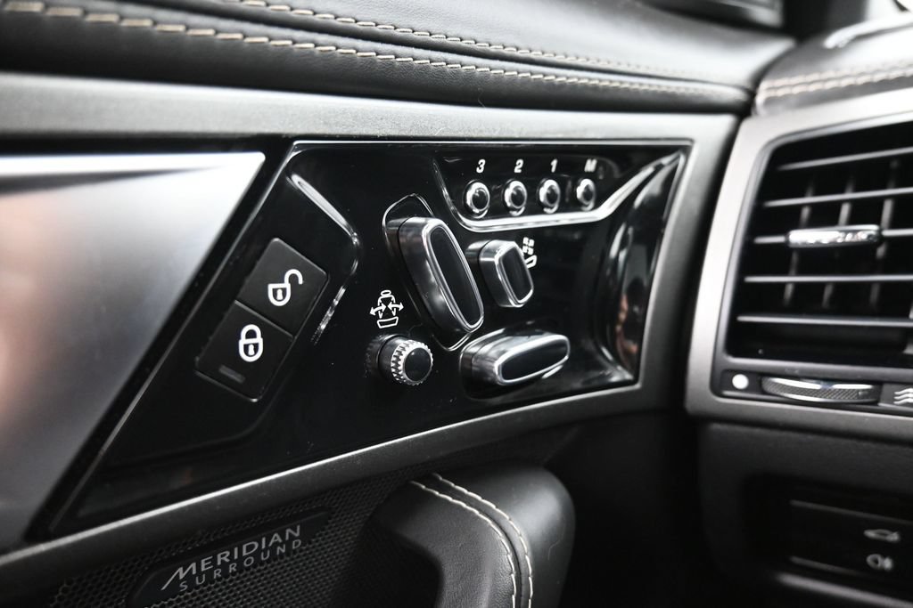 Used 2015 Jaguar F-TYPE R RWD image 16