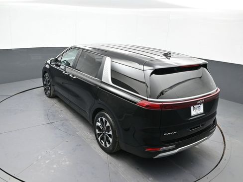 Used 2023 Kia Carnival EX image 40