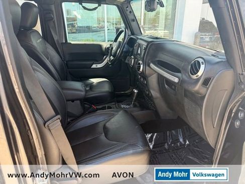 Used 2017 Jeep Wrangler Unlimited Rubicon w/ Connectivity Group AWD/4WD image 15