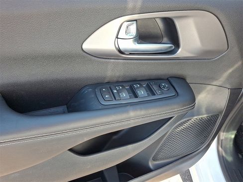 New 2026 Chrysler Voyager LX image 9