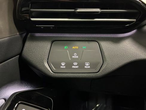 Used 2024 Volkswagen ID.4 Pro AWD/4WD image 29