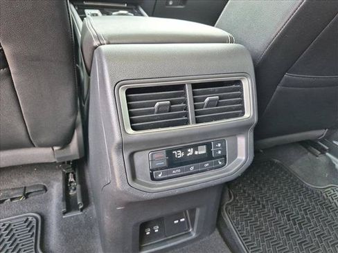Used 2024 Volkswagen Atlas SEL AWD/4WD image 18