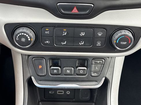 Used 2018 GMC Terrain SLE image 23