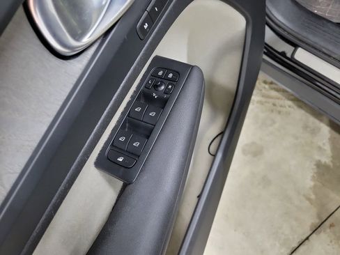 Used 2023 Volvo XC40 B5 Plus w/ Protection Package Premier image 22