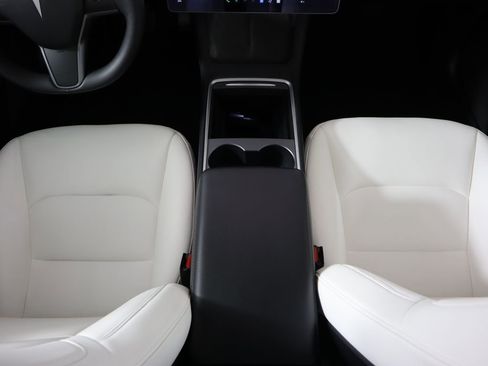 Used 2021 Tesla Model 3 Long Range image 17