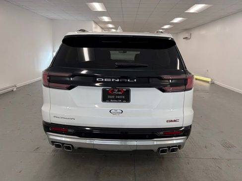 Used 2024 GMC Acadia Denali image 7