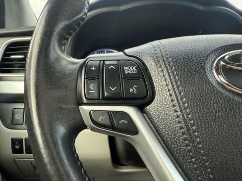 Used 2019 Toyota Highlander XLE image 30