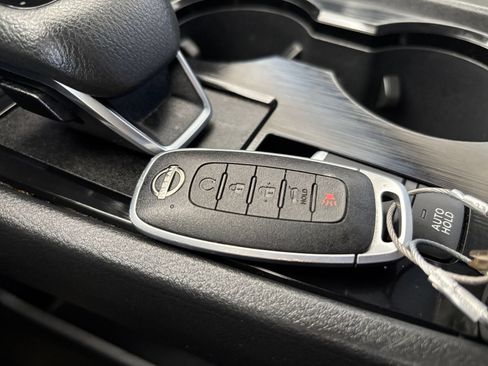 Used 2025 Nissan Rogue SV FWD image 27