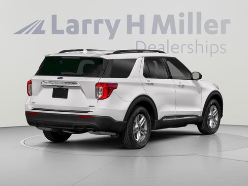 Used 2021 Ford Explorer XLT w/ Equipment Group 202A RWD image 2