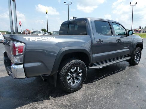 Used 2022 Toyota Tacoma TRD Off-Road AWD/4WD image 5