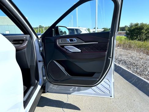 Used 2025 Ford Explorer Platinum w/ LUX Leather Package AWD/4WD image 16