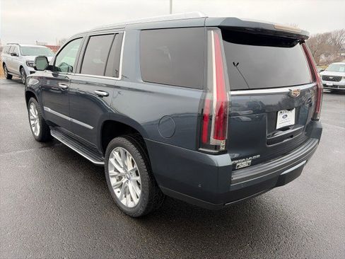 Used 2019 Cadillac Escalade Luxury image 3