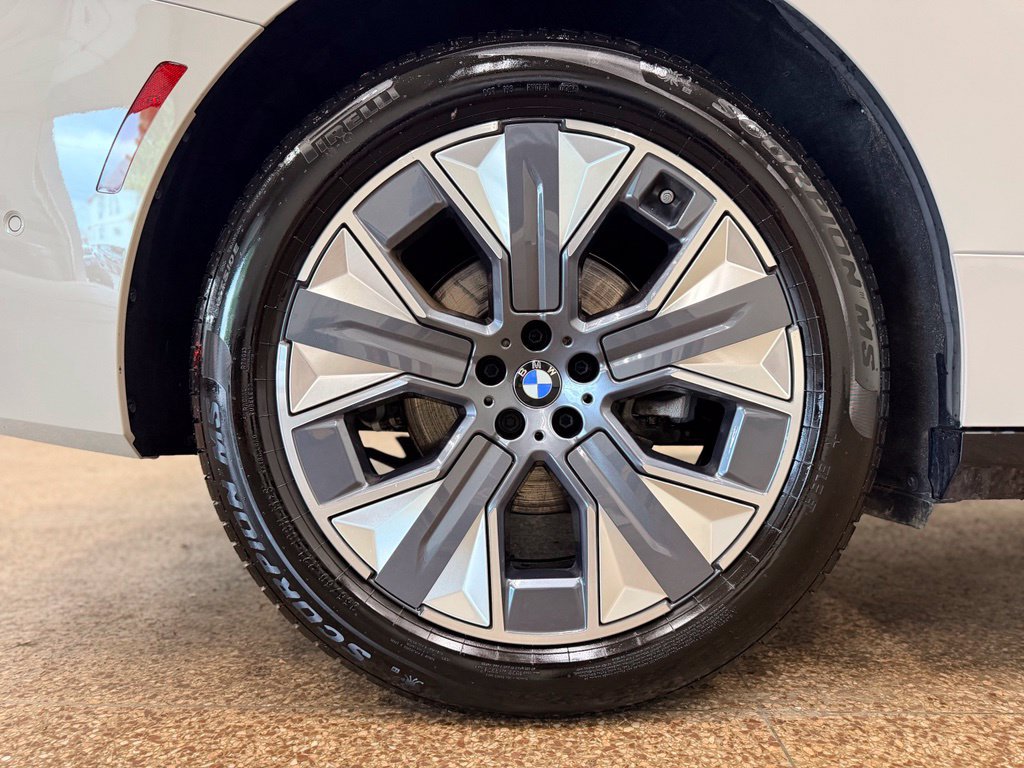 Used 2026 BMW iX xDrive45 AWD/4WD image 27