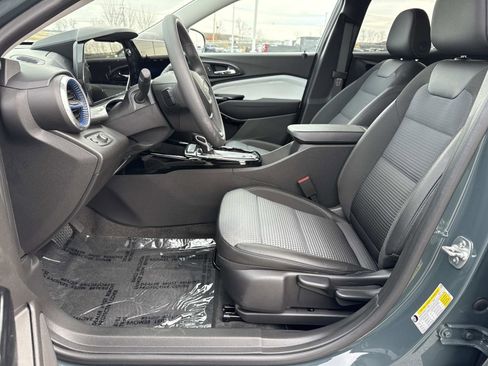 Used 2025 Chevrolet Trax LT image 22