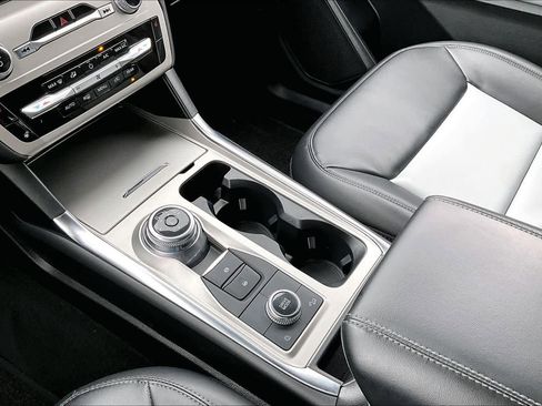 Certified 2022 Ford Explorer XLT w/ Equipment Group 202A image 16