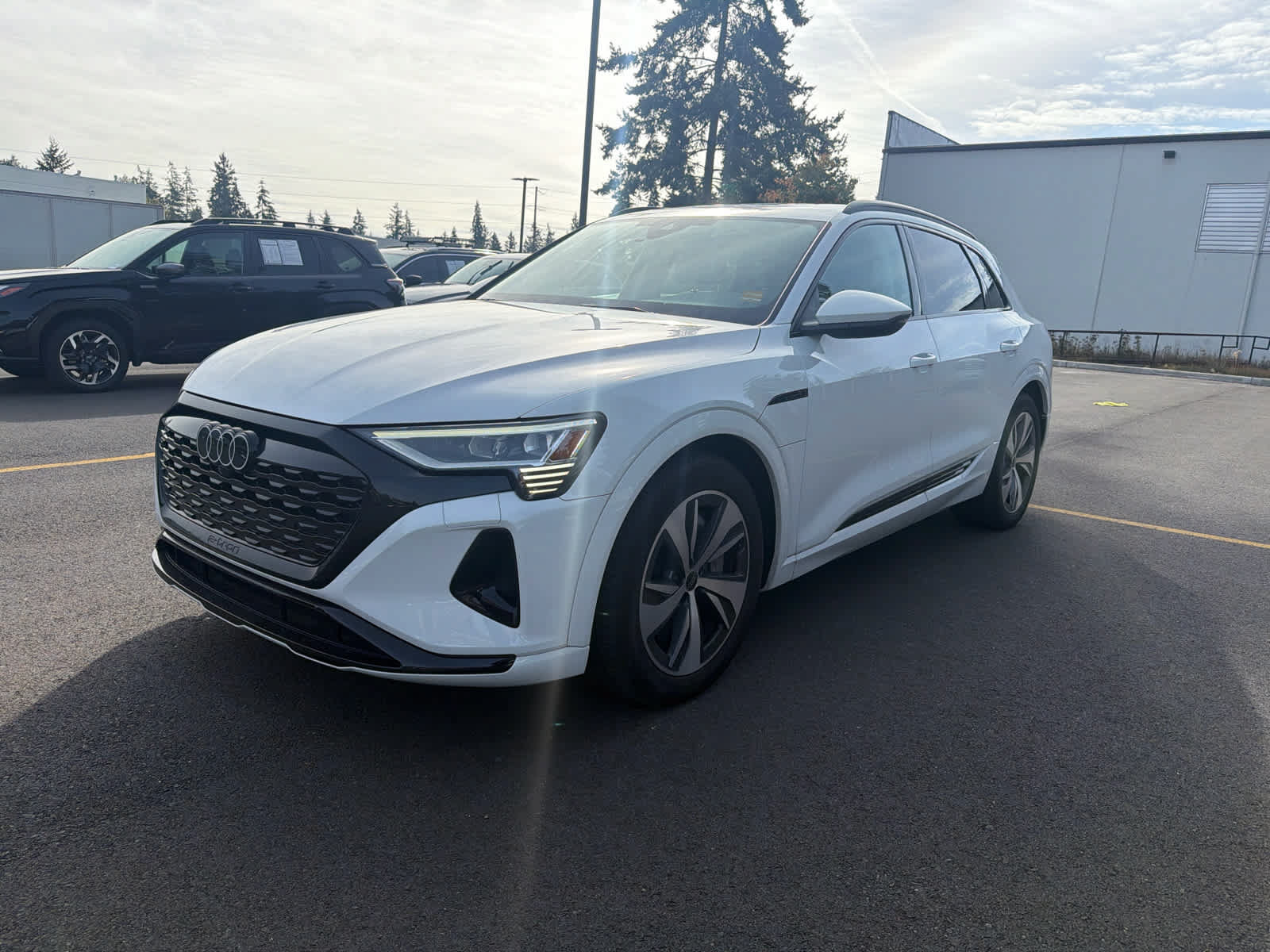 Used 2024 Audi Q8 e-tron Premium AWD/4WD image 2