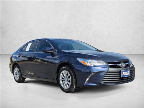 Used 2016 Toyota Camry LE FWD image 7