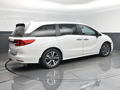 Used 2021 Honda Odyssey Touring image 3