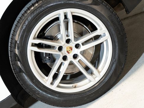 Certified 2018 Porsche Macan AWD/4WD image 11