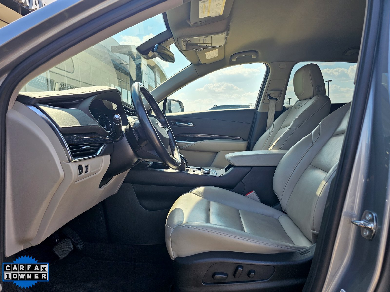 Used 2023 Cadillac XT4 Premium Luxury FWD image 13
