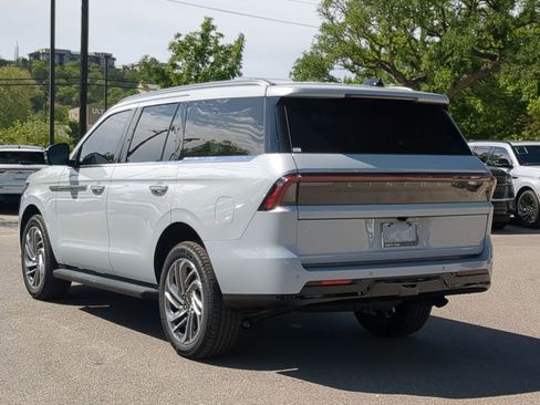 New 2026 Lincoln Navigator Premier AWD/4WD image 5