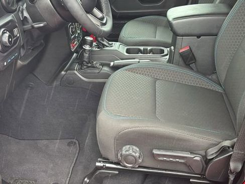 Used 2025 Jeep Wrangler Unlimited Rubicon 4xe w/ Convenience Group AWD/4WD image 28